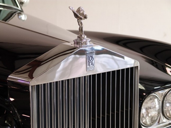 Rolls-Royce White Glove 