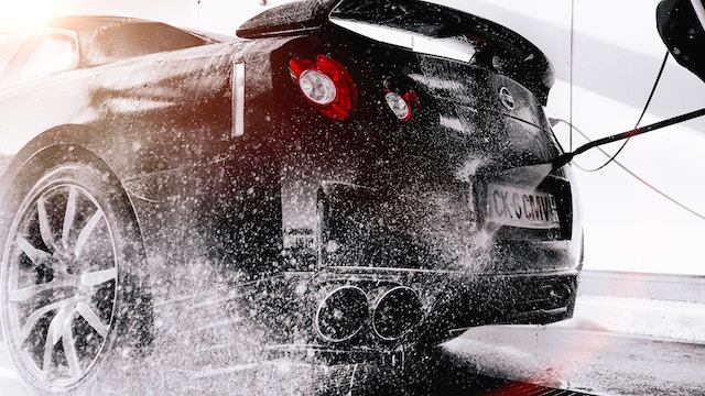 Washing a Nissan GT-R